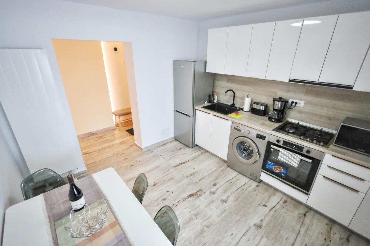 Apartament Patrick Gura Humorului Luaran gambar