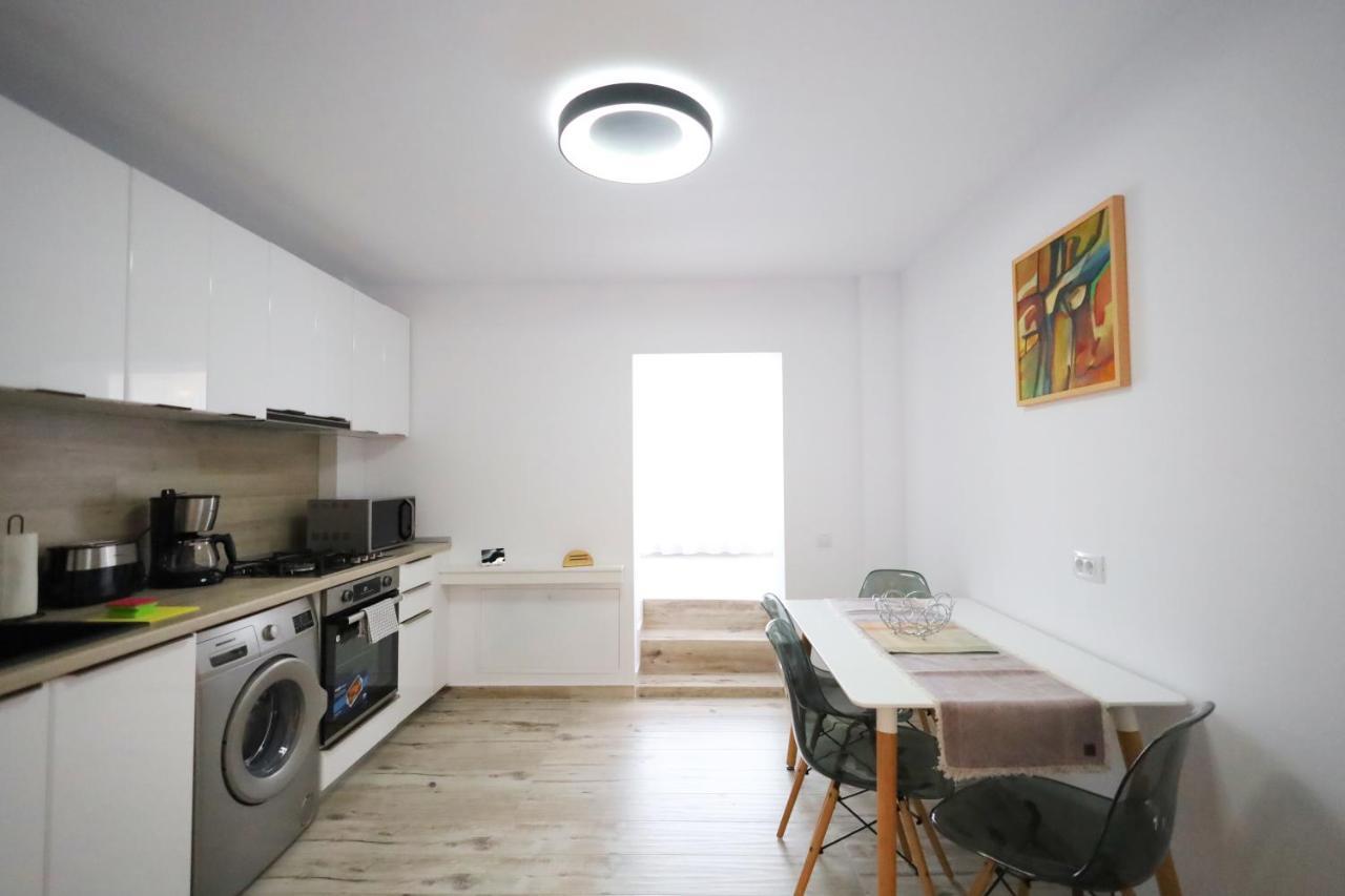 Apartament Patrick Gura Humorului Luaran gambar