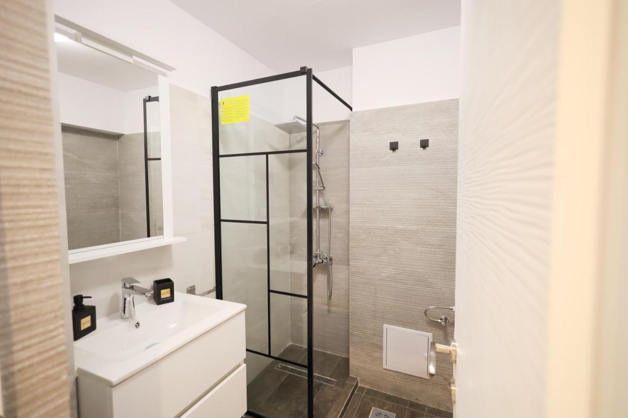 Apartament Patrick Gura Humorului Luaran gambar